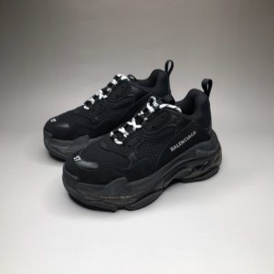 BALENCIAGA TRIPLE S<br>발렌시아가 트리플 S 스니커즈<i>35-45 SIZE 최상급</i>