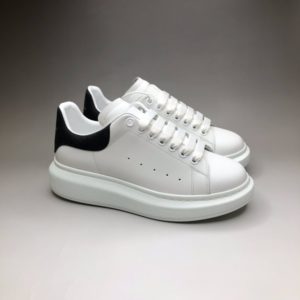 ALEXANDER MCQUEEN OVERSIZED SNEAKERS<br>알렉산더 맥퀸 오버솔 스니커즈<br><i>35-44 SIZE 최상급</i>