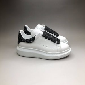 ALEXANDER MCQUEEN OVERSIZED SNEAKERS<br>알렉산더 맥퀸 오버솔 스니커즈<br><i>35-44 SIZE 최상급</i>