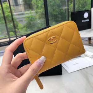 CHANEL CLASSIC FLAP WALLET<br>샤넬 클래식 플랩 지갑<br><i>11x8x2cm 이태리 캐비어소가죽</i>