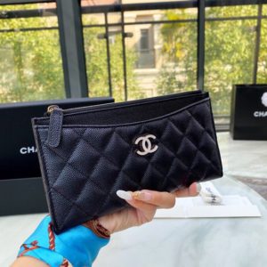 CHANEL CLASSIC FLAP WALLET<br>샤넬 클래식 플랩 지갑<br><i>17cm 이태리 캐비어소가죽</i>