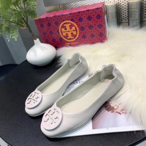 TORY BURCH LOGO BALLET FLAT SHOES<br>토리버치 로고 발레 플랫 슈즈<br><i>35-40 SIZE 이태리가죽</i>