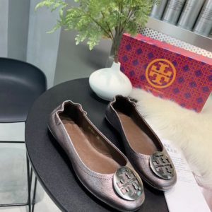 TORY BURCH LOGO BALLET FLAT SHOES<br>토리버치 로고 발레 플랫 슈즈<br><i>35-40 SIZE 이태리가죽</i>