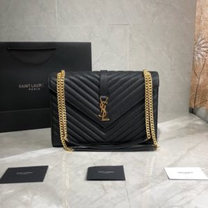 YSL ENVELOPE SHOULDER BAG<br>입생로랑 엔벨로프 숄더백<br><i>31x22x7.5cm 이태리소가죽</i>