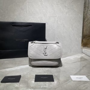 YSL NIKI SHOULDER BAG<br>입생로랑 니키 숄더백<br><i>22×16.5x12cm 이태리소가죽</i>