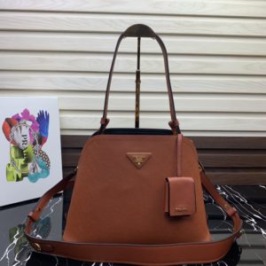 PRADA SAFFIANO MATINEE SHOPPING BAG<br>프라다 사피아노 마티네 쇼핑백<br>[31x22x14cm 사피아노가죽]