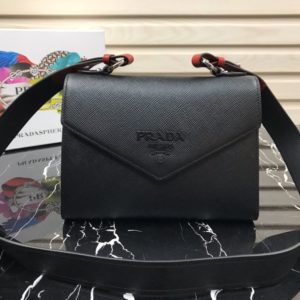 PRADA SAFFIANO MONOCHROME SHOULDER BAG<br>프라다 사피아노 모노크롬 숄더백<br>[24x18x11cm 사피아노가죽]