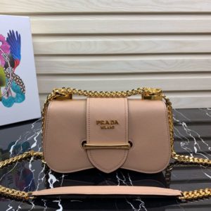 PRADA SAFFIANO LAEATHER SIDONIE SHOULDER BAG<br>프라다 사피아노 시도니 숄더백<br>[21.5×12.5×6.5cm 사피아노가죽]