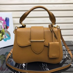 PRADA SAFFIANO LAEATHER SIDONIE SHOULDER BAG<br>프라다 사피아노 시도니 숄더백<br>[29×20.5×9.5cm 사피아노가죽]