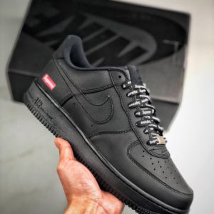 NIKE AIR FORCE 1 LOW X SUPREME<br>나이키 에어 포스 1 로우 1 X 슈프림<br><i>남여공용 36-45 SIZE 최상급</i>