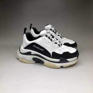 BALENCIAGA TRIPLE S<br>발렌시아가 트리플 S 스니커즈<br><i>35-45 SIZE 최상급</i>