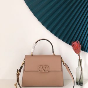 VALENTINO VLING HANDBAG<br>발렌티노 VRING 핸드백<br><i>30.5x23x14cm 이태리가죽</i>