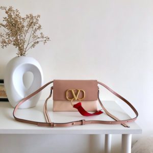 VALENTINO VLING SHOULDER BAG<br>발렌티노 VRING 숄더백<br><i>21x15x9cm 이태리가죽</i>