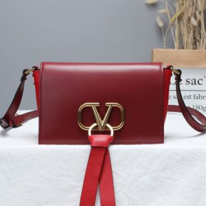 VALENTINO VLING SHOULDER BAG<br>발렌티노 VRING 숄더백<br><i>20x13x5.5cm 이태리가죽</i>