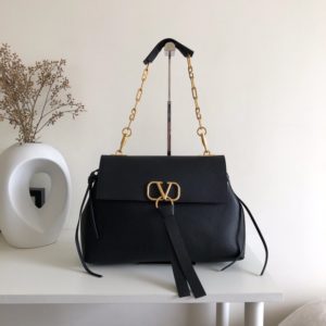 VALENTINO VLING CROSSBODY BAG<br>발렌티노 VRING 크로스바디 백<br><i>28x22x11cm 이태리가죽</i>