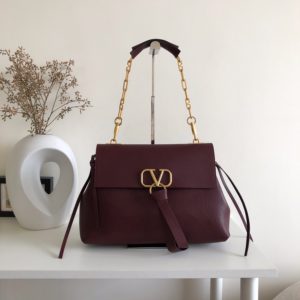 VALENTINO VLING CROSSBODY BAG<br>발렌티노 VRING 크로스바디 백<br><i>28x22x11cm 이태리가죽</i>