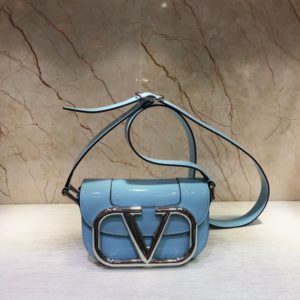 VALENTINO SUPERVEE CROSSBODY BAG<br>발렌티노 슈퍼비 크러스바디 백<br><i>18×12.5×7.5cm 이태리가죽</i>