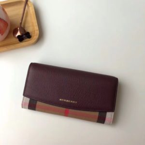 BURBERRY CHECK LEATHER WALLET<br>버버리 체크 가죽 장지갑<br><i>19X10cm</i>