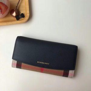 BURBERRY CHECK LEATHER WALLET<br>버버리 체크 가죽 장지갑<br><i>19X10cm</i>