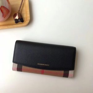 BURBERRY CHECK LEATHER WALLET<br>버버리 체크 가죽 장지갑<br><i>19X10cm</i>