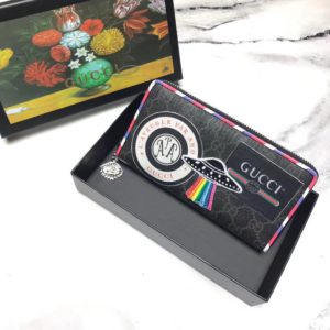 GUCCI GG SUPREME COURRIER WALLET<br>구찌 GG 슈프림 쿠리에 장지갑<br><i>19×10.5×2.5cm</i>