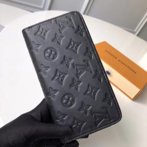 LOUIS VUITTON ZIPPY WALLET<br>루이비통 지퍼 장지갑<br><i>20x10cm</i>