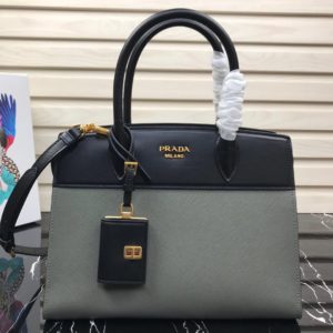 PRADA SAFFIANO SHOULDER BAG<br>프라다 사피아노 숄더 백<br>[30x23x15cm]