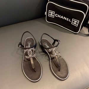 CHANEL CC LOGO FLIP-FLOP SANDAL<br>샤넬 CC로고 플립플랍 샌들<br><i>35-40 SIZE 이태리가죽</i>