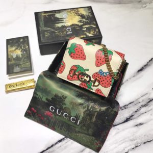 GUCCI ZUMI LEATHER WALLET<br>구찌 주미 레더 반지갑<br><i>11×8.5x3cm 이태리가죽</i>