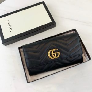 GUCCI GG MARMONT WALLET<br>구찌 GG 마몬트 장지갑<br><i>19.5x10x2.5cm 이태리가죽</i>