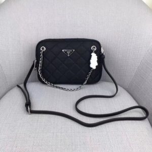 PRADA QUILTING SHOULDER BAG<br>프라다 퀄팅 숄더 백<br>[22x13x8cm 프라다소재]