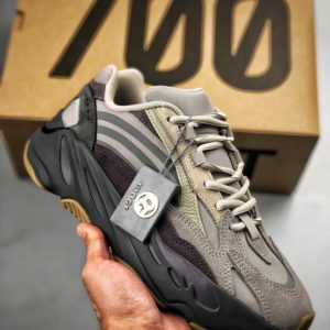 ADIDAS YEEZY BOOST 700 Tephra<br>아디다스 이지 부스트 700<br><i>남녀공용 36-46 SIZE 최상급</i>