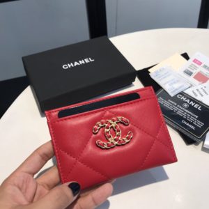 CHANEL 19 FLAP CARD CASE<br>샤넬 19 플랩 카드 케이스<br><i>11×7.5cm 이태리산양가죽</i>