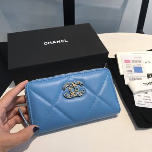 CHANEL 19 FLAP ZIPPER WALLET<br>샤넬 19 플랩 지퍼지갑<br><i>16.5x9cm 이태리산양가죽</i>