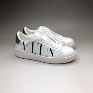 VALENTINO ROCKSTUD SNEAKER<br>발렌티노 락스터드 스니커즈<br><i>남녀공용 35-44 SIZE 제작+3일</i>