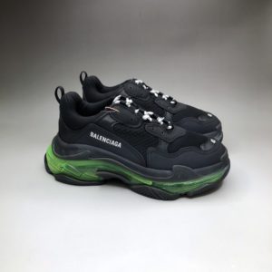 BALENCIAGA TRIPLE S<br>발렌시아가 트리플 S 스니커즈<br><i>35-45 SIZE 최상급</i>