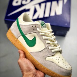 NIKE SB Dunk Low<br>나이키 SB 덩크 로우<br><i>남여공용 36-45 SIZE 최상급</i>