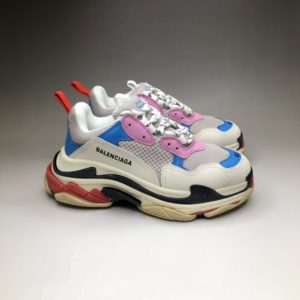 BALENCIAGA TRIPLE S<br>발렌시아가 트리플 S 스니커즈<i>35-45 SIZE 최상급</i>