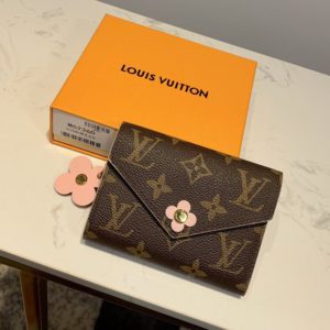 LOUIS VUITTON MONOGRAM EMILIE FLOWER WALLET<br>루이비통 모노그램 에밀리 플라워 지갑<br><i>12x9x2cm</i>