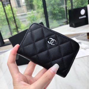 CHANEL CLASSIC FLAP WALLET<br>샤넬 클래식 플랩 지갑<br><i>11x8x2cm 이태리 캐비어소가죽</i>