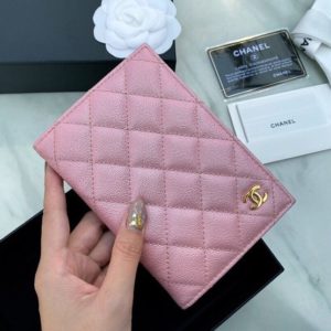 CHANEL CLASSIC PASSPORT CASE<br>샤넬 클래식 여권 케이스<br><i>14.5×10.5x2cm 이태리 캐비어소가죽</i>