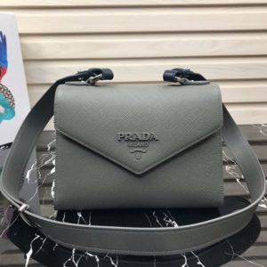 PRADA SAFFIANO MONOCHROME SHOULDER BAG<br>프라다 사피아노 모노크롬 숄더백<br>[24x18x11cm 사피아노가죽]