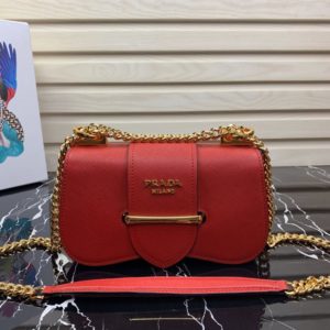 PRADA SAFFIANO LAEATHER SIDONIE SHOULDER BAG<br>프라다 사피아노 시도니 숄더백<br>[21.5×12.5×6.5cm 사피아노가죽]