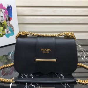 PRADA LAEATHER SIDONIE SHOULDER BAG<br>프라다 레더 시도니 숄더백<br>[24×13.5×6.5cm 이태리송아지가죽]