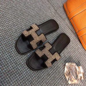 HERMES ORAN SANDAL<br>에르메스 오란 샌들<br><i>35-40 SIZE 이태리 소가죽</i>