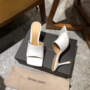 BOTTEGA VENETA STRETCH SANDAL<br>보테가 베네타 스트레치 플랫 샌들<br><i>35-40 SIZE 굽 9cm</i>