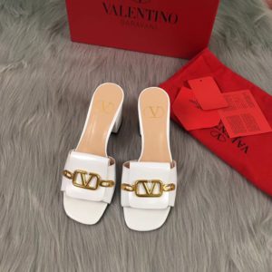 VALENTINO LOGO MULE SANDAL<br>발렌티노 로고 뮬 샌들<br><i>35-40 SIZE 굽 5cm</i>