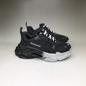 BALENCIAGA TRIPLE S<br>발렌시아가 트리플 S 스니커즈<br><i>35-45 SIZE 최상급</i>