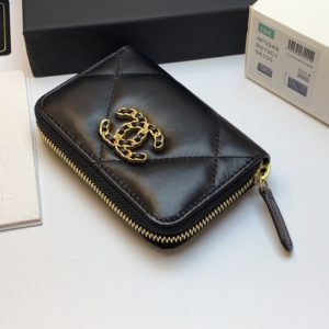 CHANEL 19 FLAP WALLET<br>샤넬 19 플랩 지갑<br><i>11×7.5cm 이태리양가죽</i>