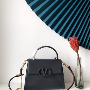 VALENTINO VLING HANDBAG<br>발렌티노 VRING 핸드백<br><i>25x17x12cm 이태리가죽</i>